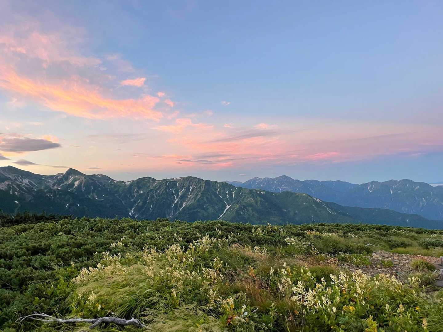 蓮華温泉登山口-朝日岳-照葉ノ池-黒岩山-サワガニ山-犬ヶ 縦走コースの写真