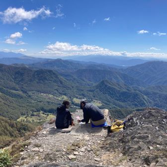 富士山、南ア、八ヶ岳、中央アルプス、北アルプス、頸城山塊、奥秩父、上信越の山々が見えました