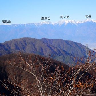 少し雪を被った南アルプス