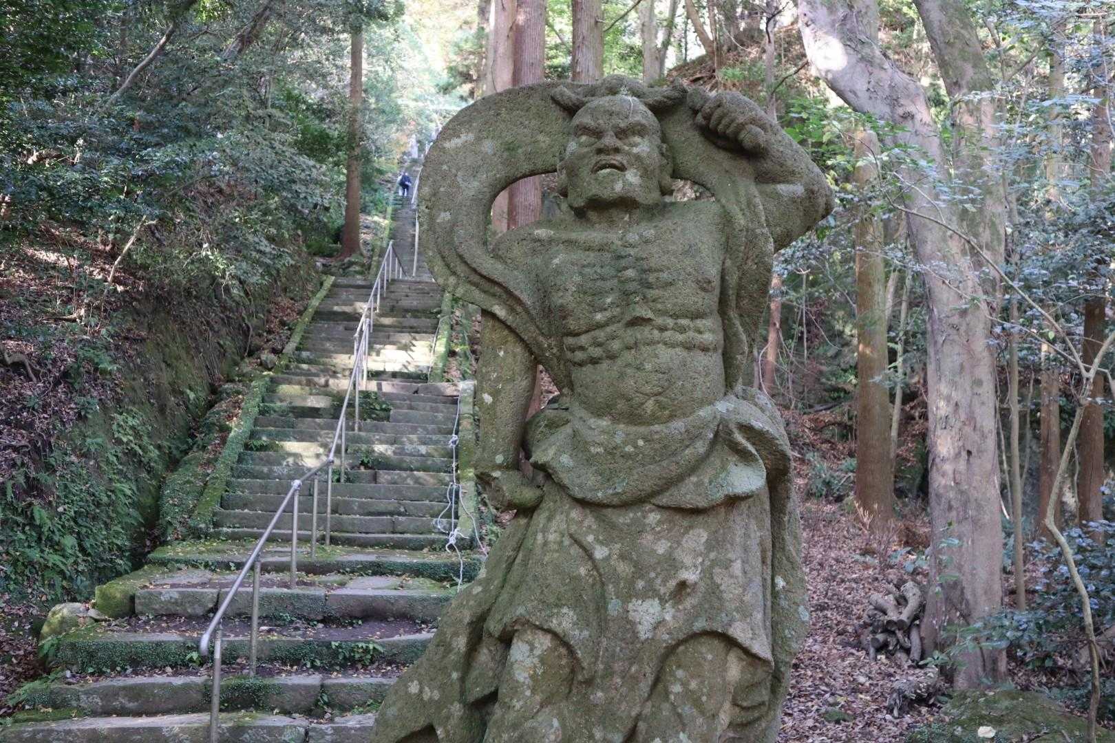 重要文化財の仁王像。