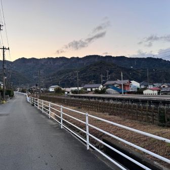 到着も見込みより早く、鋸山を眺めながらのんびりスタート