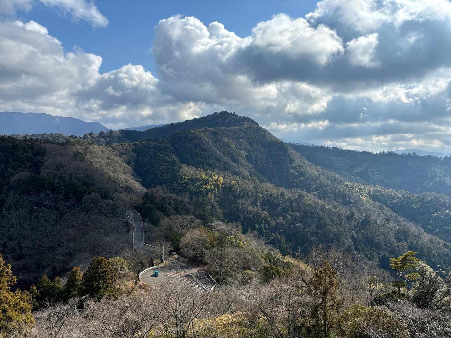 展望台から今日登った谷上山⛰️