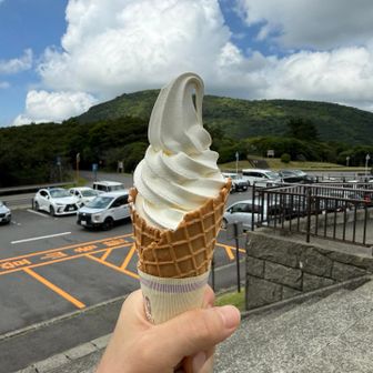 ソフチャージ！！！
って思って食べてたら前日の夜に一緒に飲んだお兄さんとお姉さんが！！
なんと長者原まで送ってくれると♡
神は存在しました！！