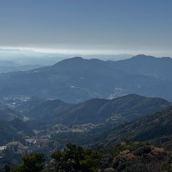 パノラマ展望岩からの眺め🔭
八幡岳や女山が目の前に⛰️