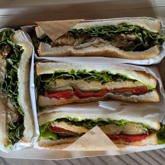 昨夜に宿泊していたゲストハウスが準備してくれてたランチボックスが豪華過ぎる🥰
そして、美味しかったー😋