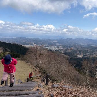 晴れて来ました。
エボシ山は見晴らし良い。

素晴らしい眺望です。
こんな所があるなんて
全然知らなかったなぁ。