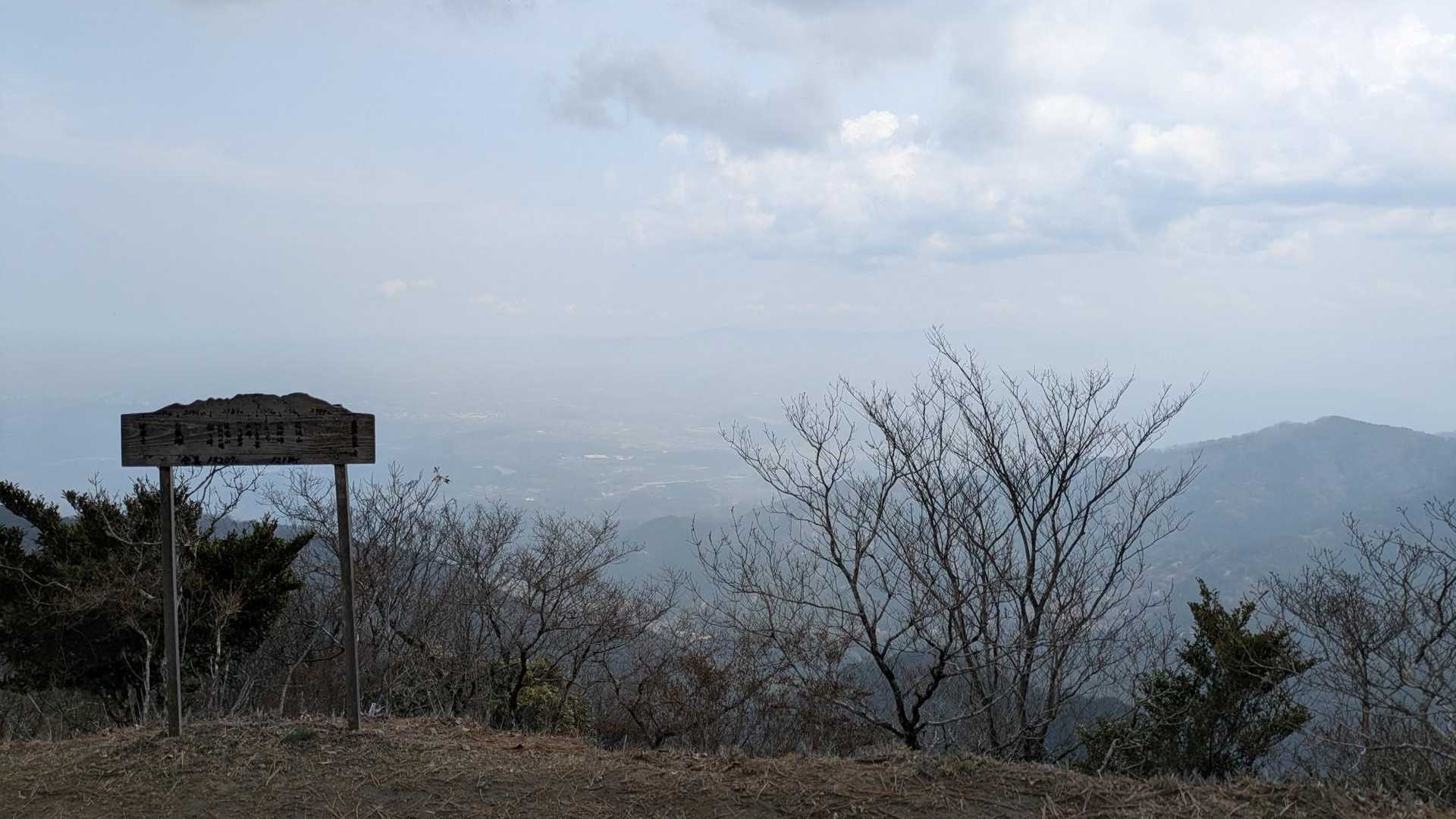 ココでお昼休憩楽しみにしてたけど……予報より早く結構な雨降ってきて☔