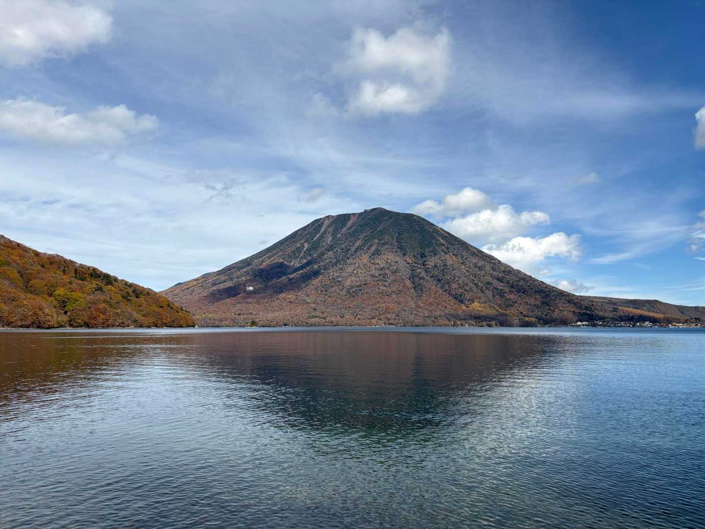 社山往復 | 中禅寺湖と男体山の絶景を一望。日光らしさと絶景を味わえる癒し旅の写真