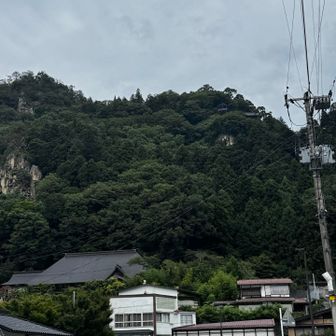 ここを右に曲がれば駐車場たくさんありました