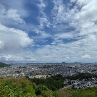 山頂からは絶景です✨
癒されます🍀︎貸切でした😊
吸い込まれそうな雲と空🌞