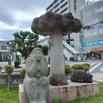 こんな感じの像が
弘法山にもあったよね～