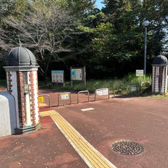 多摩湖南門です