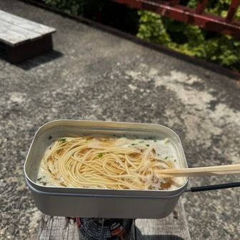 Hさん:それ何？
まろ:マルタイラーメンです
Hさん:どこに売ってる？
まろ:スーパーに普通に売ってますよ
Hさん:ラーメンの袋ちょうだい
            スーパーに買いに行く
と👍
