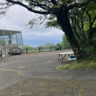 街並みがかすかに見える。