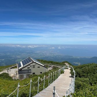 陽射しはあるものの全然暑くないので、景色を楽しみながら休憩することにします😆
