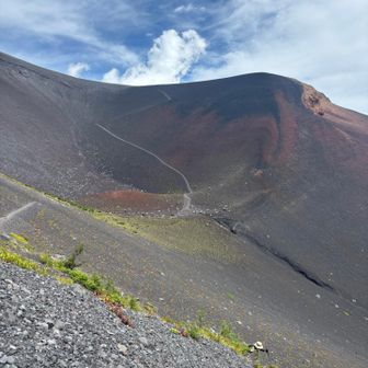 宝永山の火口