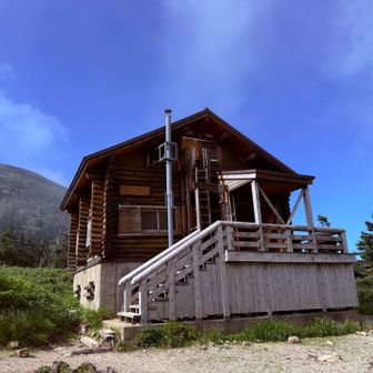 とりあえず避難小屋へ