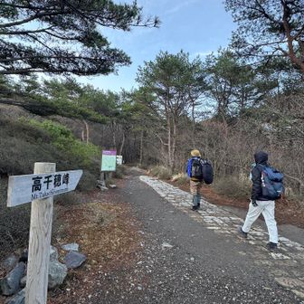 ここから、石畳の登山に