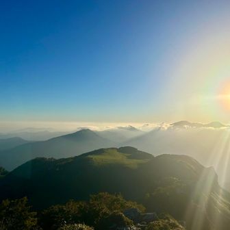 ガスか雲海が良い仕事してる。今日はホントに天気良かったので写真的には面白くない🤣