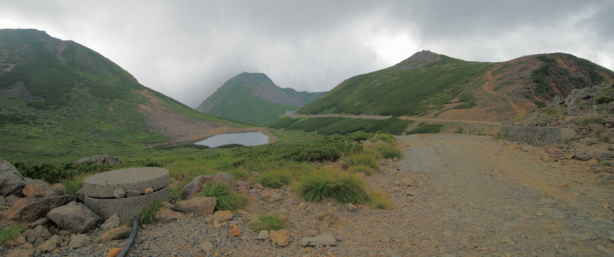 バスに乗って下山する為、畳平に向かいます。
