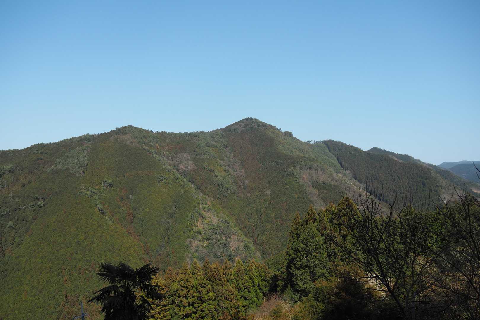 大峰山脈の前衛峰
櫃ヶ岳・栃ヶ山の美しい稜線