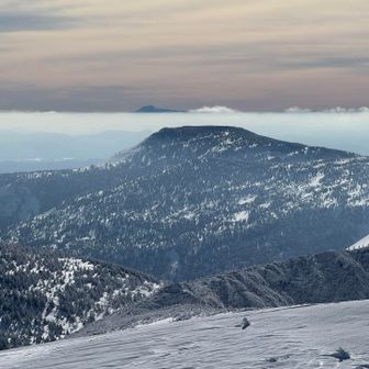 乗鞍岳の奥に岩手山