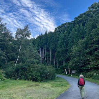 登山口へ向かって…