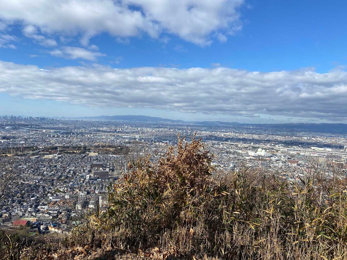 山頂からちょっといったとこ
もっとすごい眺め👍