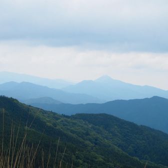 ひときわ高い山は、高見山みたい！
霧氷で有名❄️その時期に登りたいね
