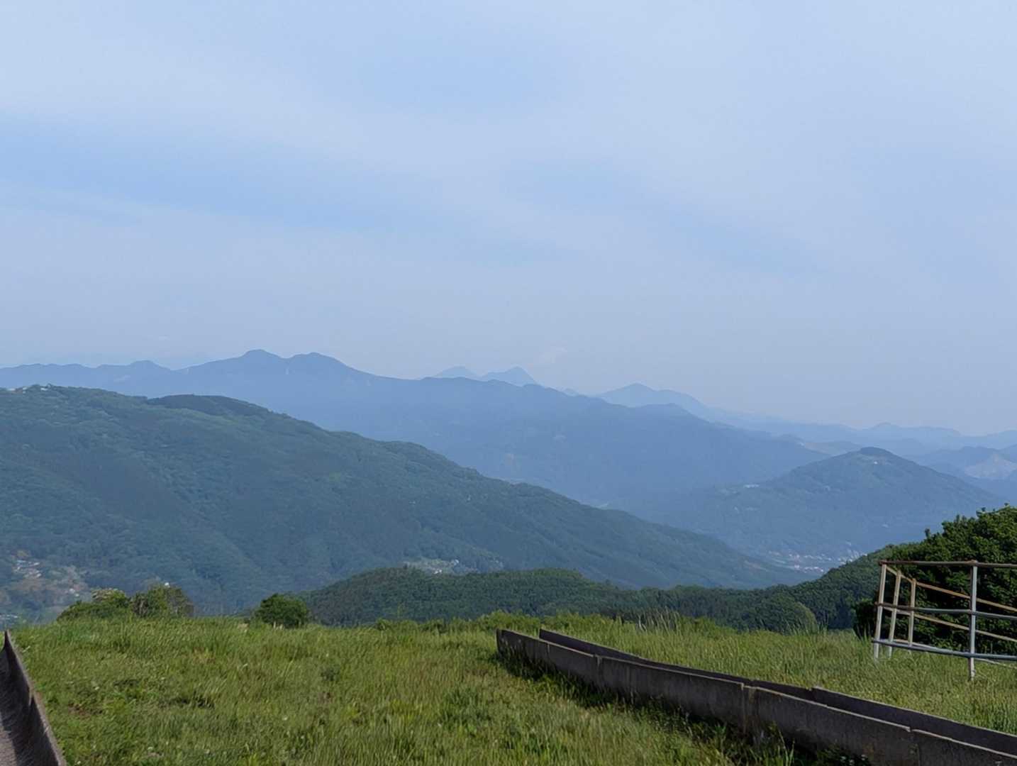 定峰峠⛰️
今年は天空のポピーは中止なのね😥
残念です。