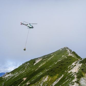 🚁と⛰️