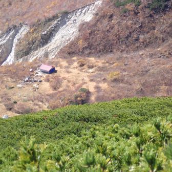 立ち入り禁止となってしまった擂鉢窪避難小屋