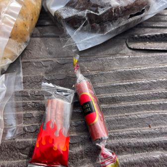 佐藤さんから
🔥のカルパス
めちゃ辛そう😨怖くて食べれない
後からゆっくりいただきますねー