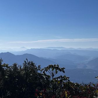 奥・燧ヶ岳と平ヶ岳
中央・会津駒ヶ岳　だと思われる