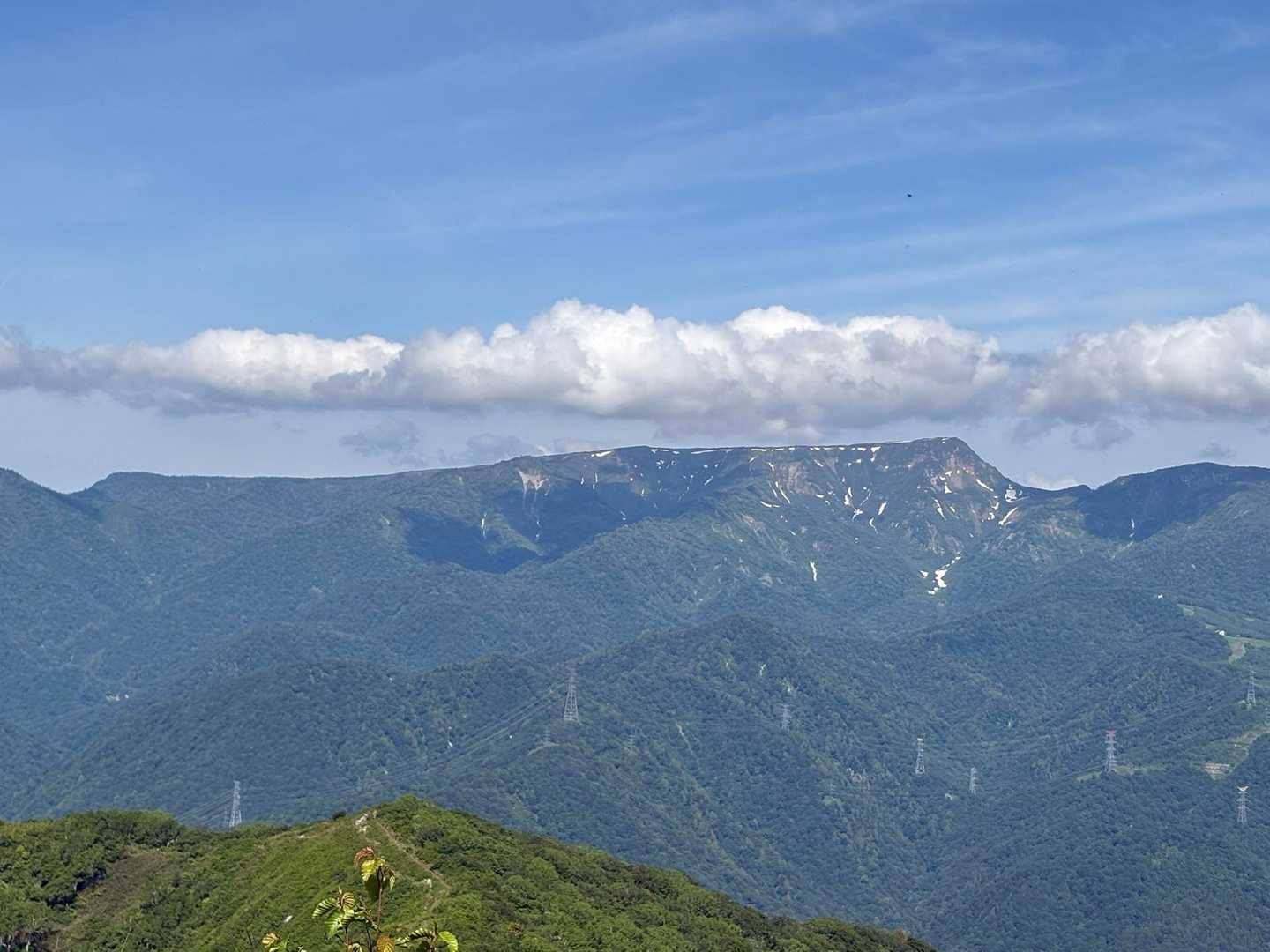 苗場山、まだ残雪がありました😊