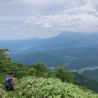 縦走路はほとんど曇ってましたが北側は雲もなくいい景色