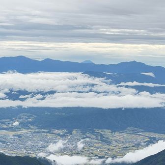 南アルプス方面　真ん中には富士山🗻