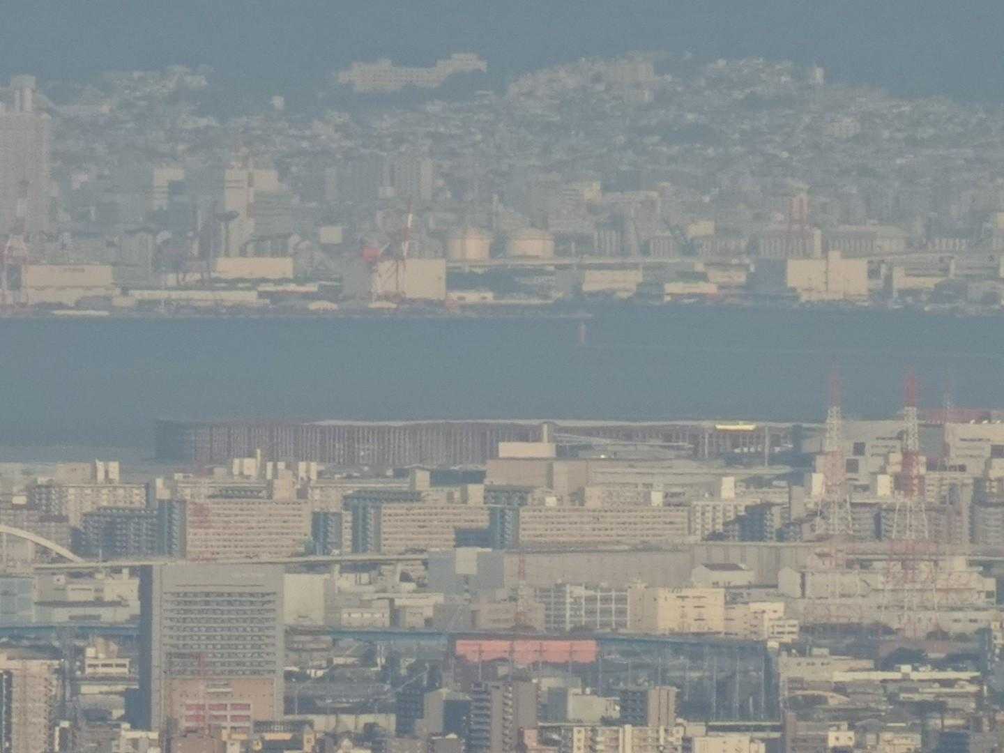 もうすぐ閉幕の国際博覧会会場の大屋根リング