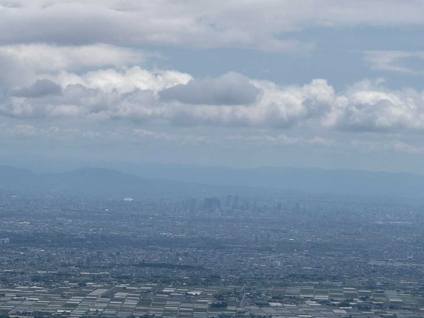 パラグライダー発射台まで戻って見納め😁名古屋のビル群🏙️
