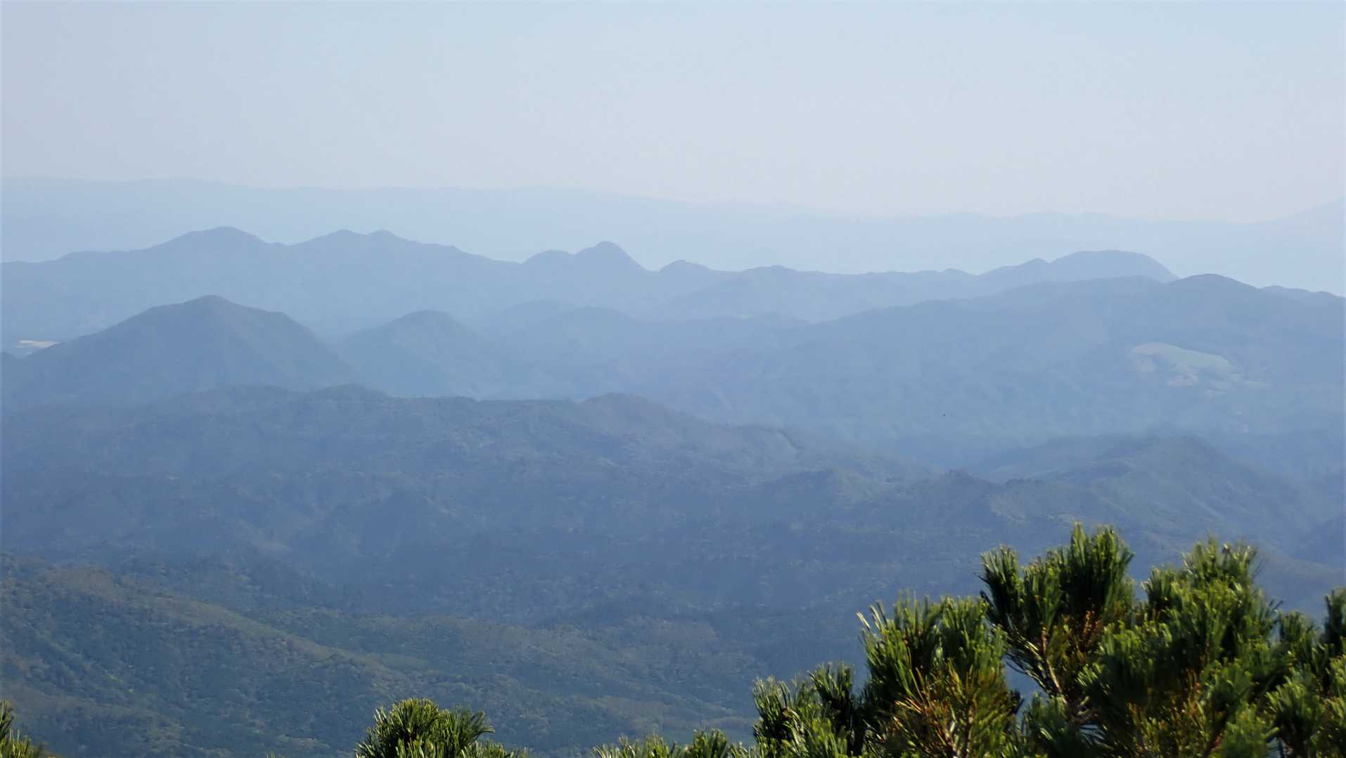 紫波三山(箱が森・南昌山・東根山)の山脈が望めた・・・