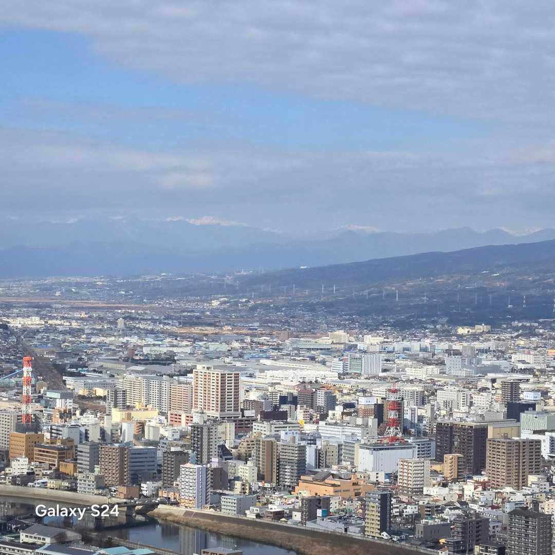 こちらは街並み
その奥に南アルプス