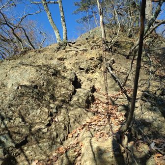鎖場。
岩を登ると武蔵展望台。