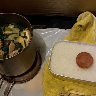 家で作って凍らせて持ってきた鍋
炊いたお米
今シーズンの自家製梅干し