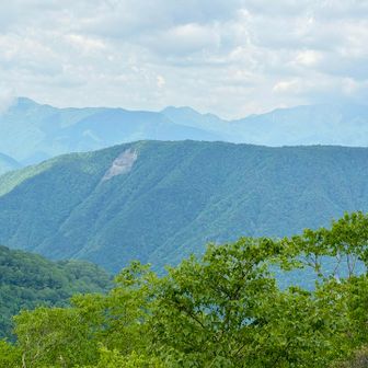 右のガスに光岳👀
真ん中や左は、最近導入したPeakFinder先生(課金😎笑)によれば、信濃俣や大根沢山らしいです☝️
もっともっとお山を勉強せねば✍🏻