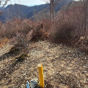 奥に見えるのが『池木屋山』