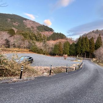 陽が沈む前に駐車場に着きました！
疲れ果てた
でも登り納めとしてはとても良かったです
もっと雪が積もったらまた来たいな
