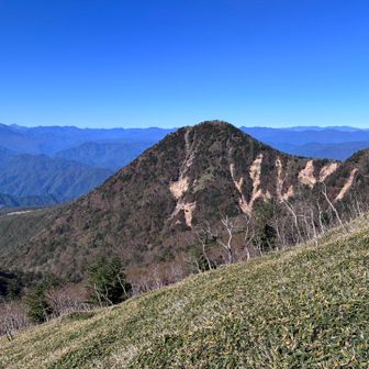 西平岳までピストンしたあと、次に登る予定の鶏頂山⛰️