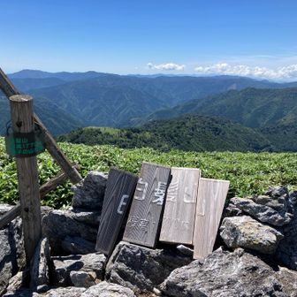 白髪山頂上から南方向