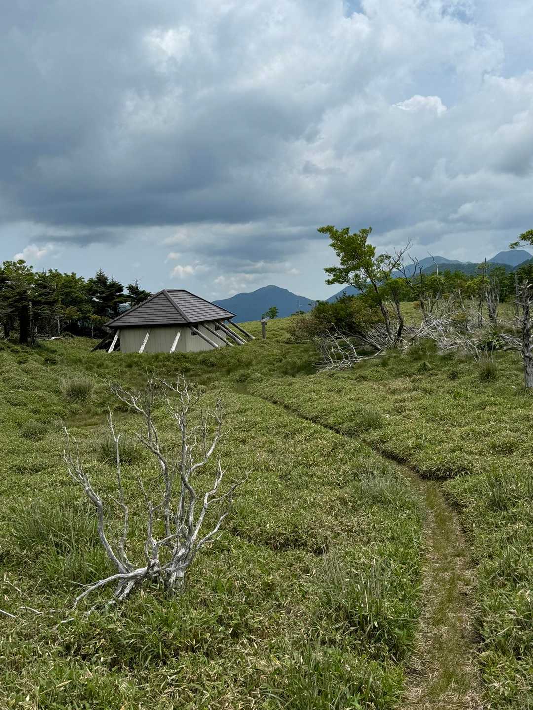 白髪避難小屋