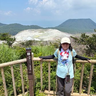 硫黄山火口展望台
ぐつぐつ噴火🌋音が聞こえてきます